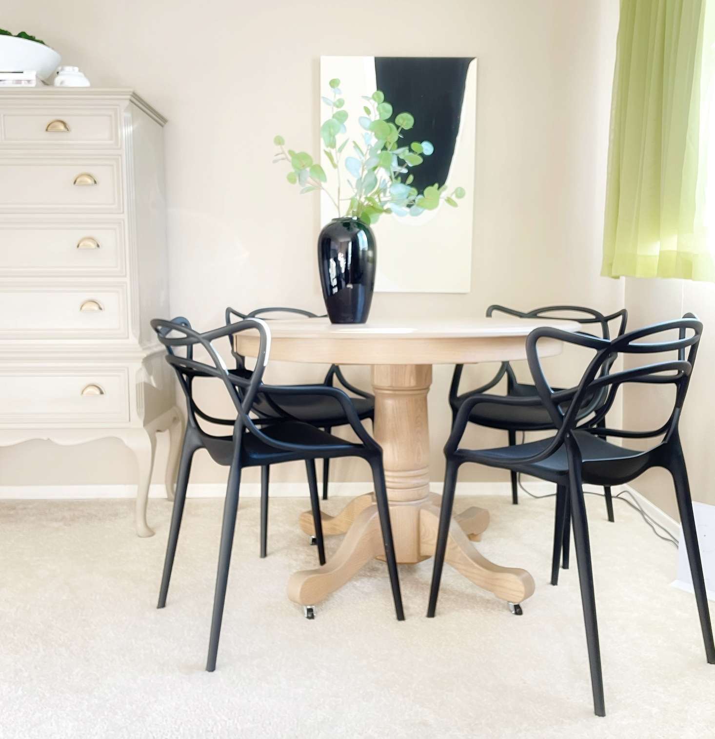 Dining room by Mazuryk Staging