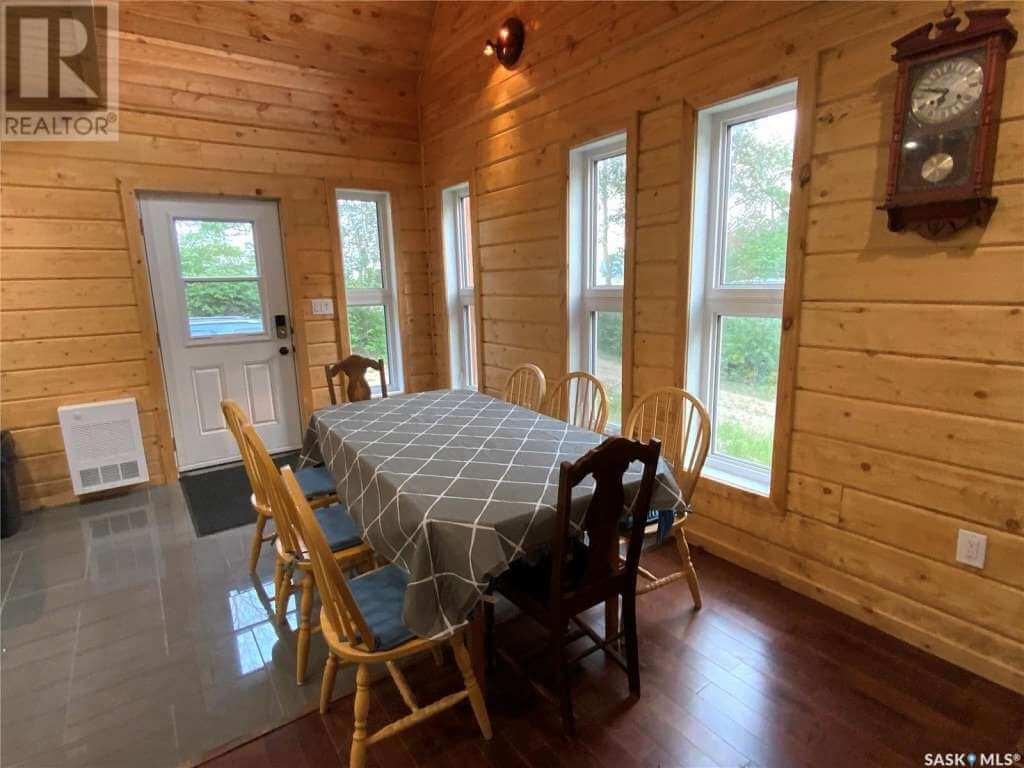 Dining room Before staging